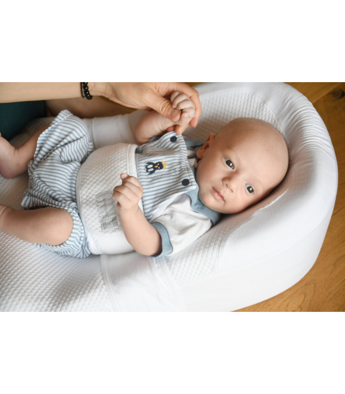 Cocoonababy Red Castle de Béaba · Nido ergonómico | Nenelandia