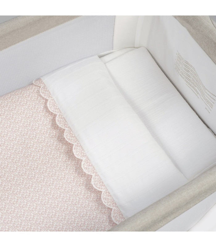 Set de edredón para minicuna 90x50 Maison Tender estampado Flores detalle de la funda reversible y la bajera