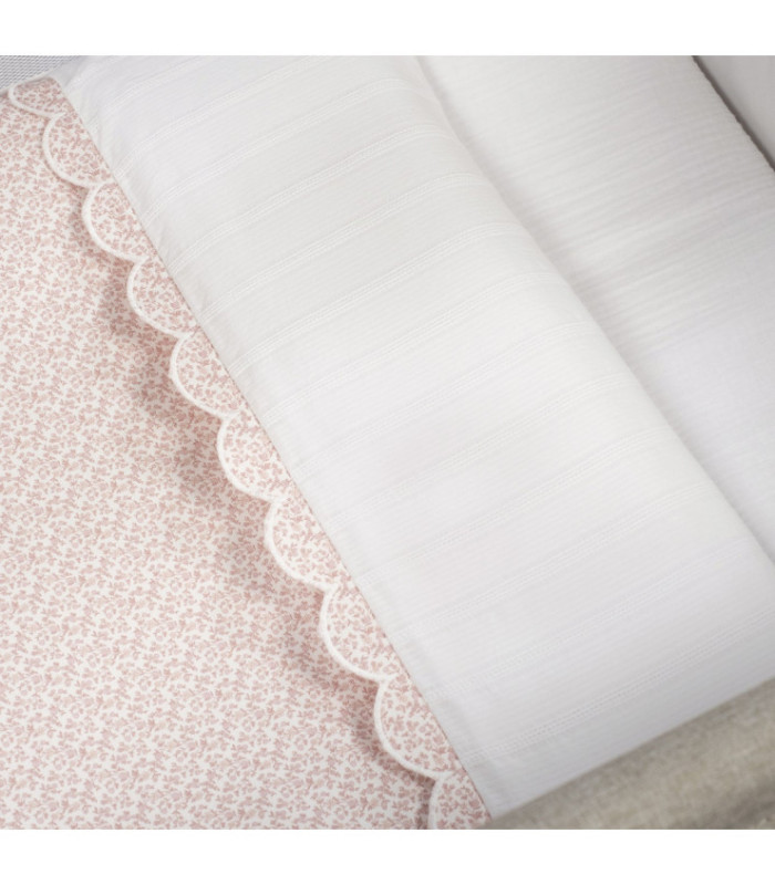 Set de edredón para minicuna 90x50 Maison Tender estampado Flores detalle de la funda reversible y la bajera