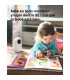 Niña jugando en casa con la cámara del vigilabebés Momcozy BM01 al lado