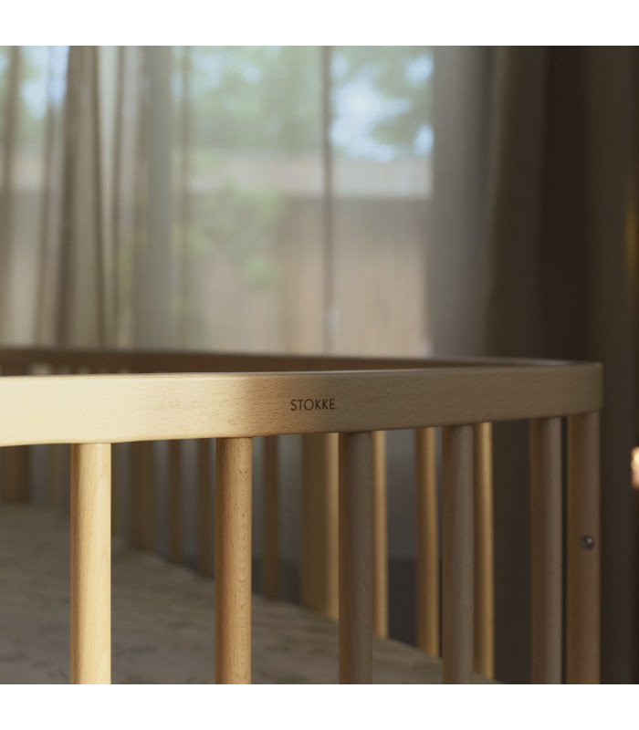 Detalle del borde de madera de haya de la Stokke Nighti