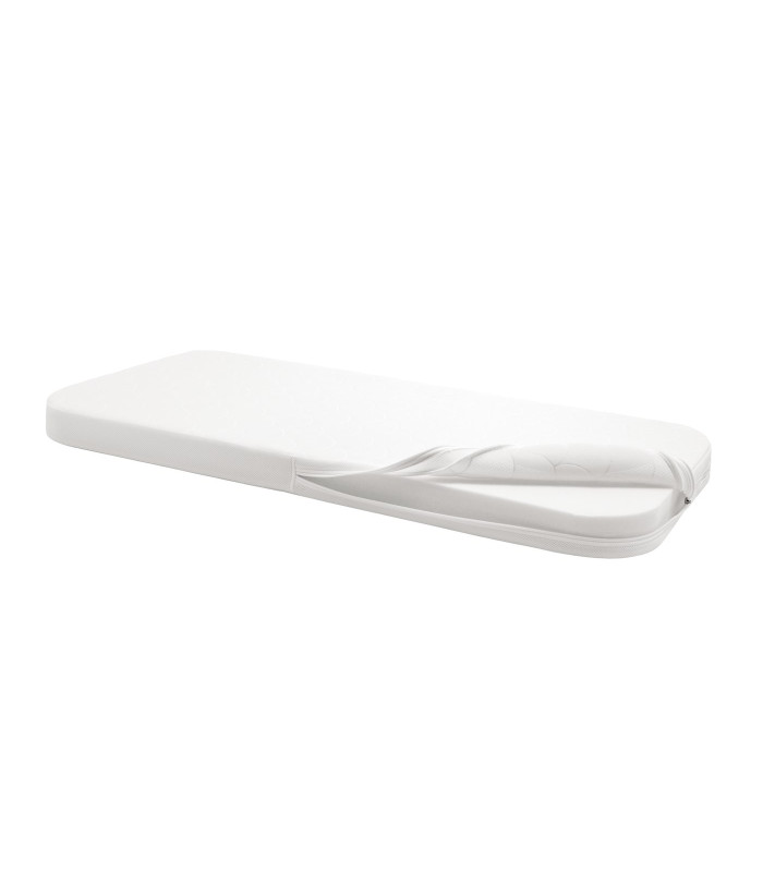 Colchón de cuna Stokke Nighti con la funda abierta por la cremallera