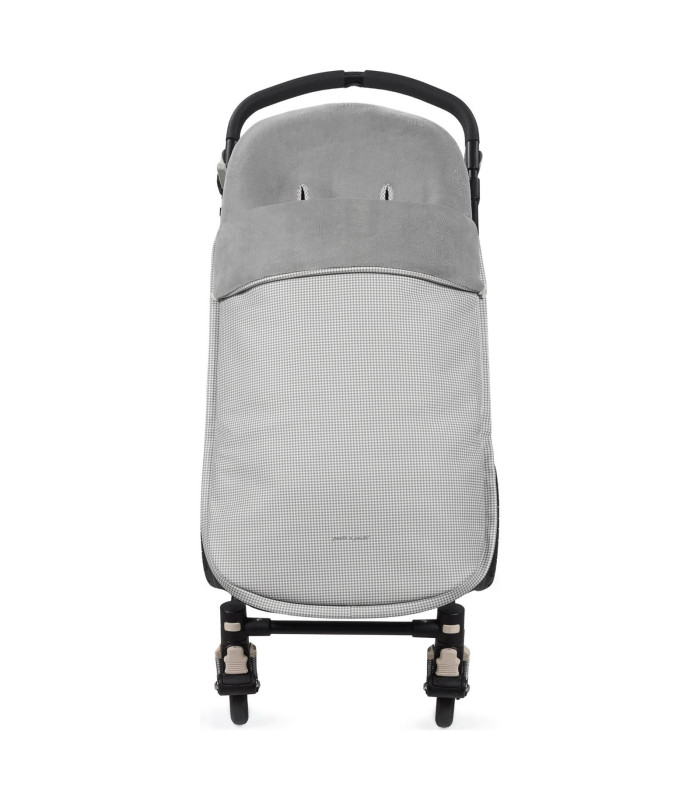 Saco silla invierno Little Bloom Vichy Gris de Pasito a Pasito colocado en la silla de paseo