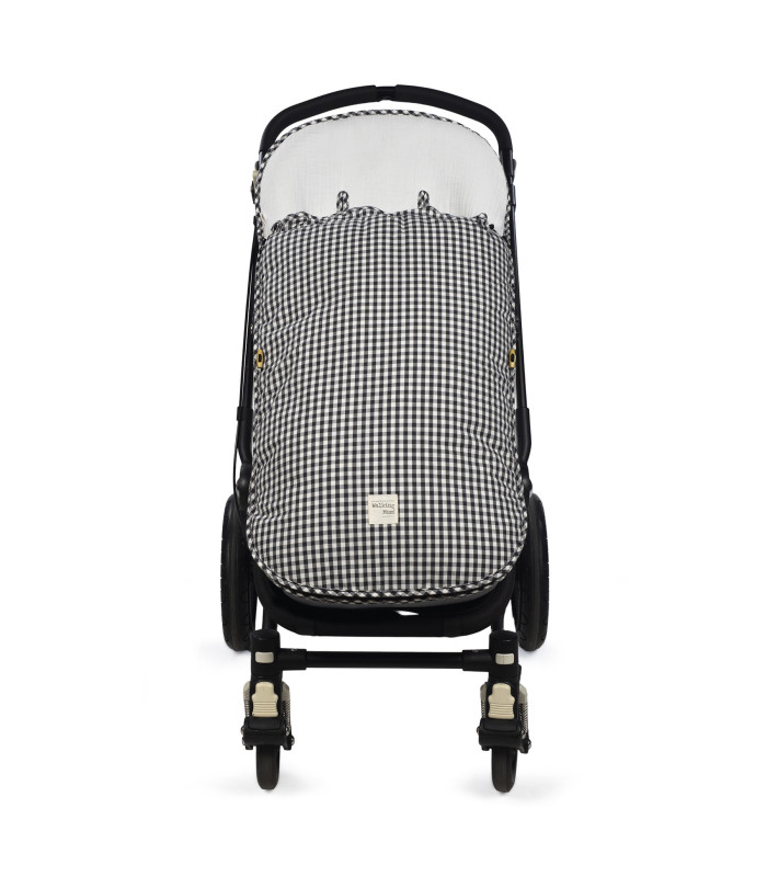Saco de entretiempo Walking Mum I Love Vichy negro con cubrepiés cerrado en la silla