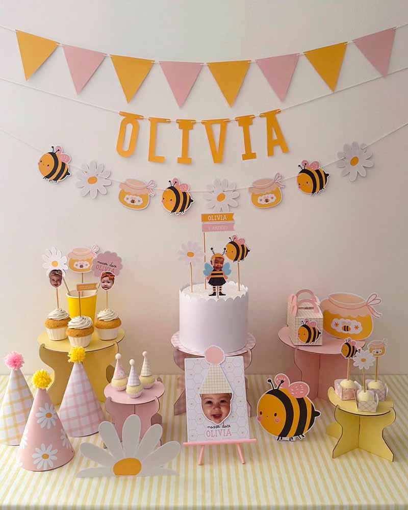 Decoración de cumpleaños con temática de abejas