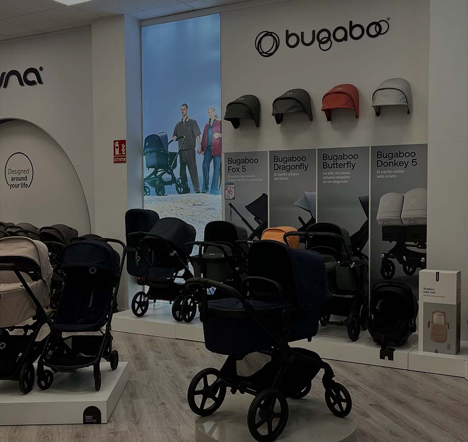 Zona de sillas y seguridad auto en tienda Nenelandia