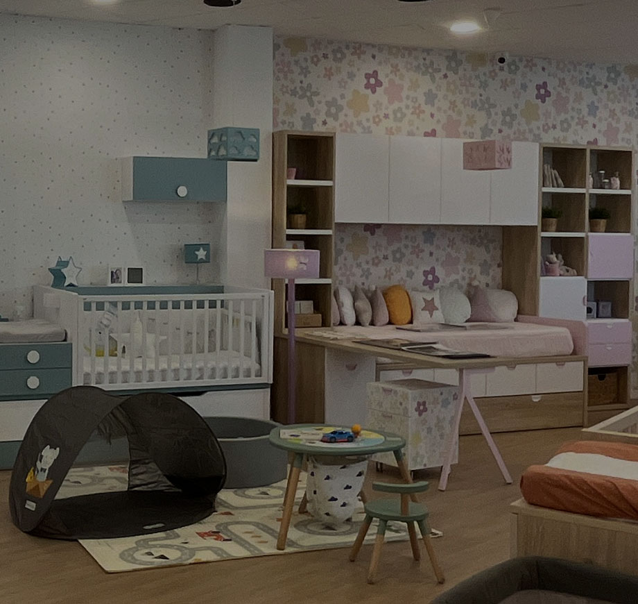 Zona de mobiliario infantil y juvenil en tienda Nenelandia