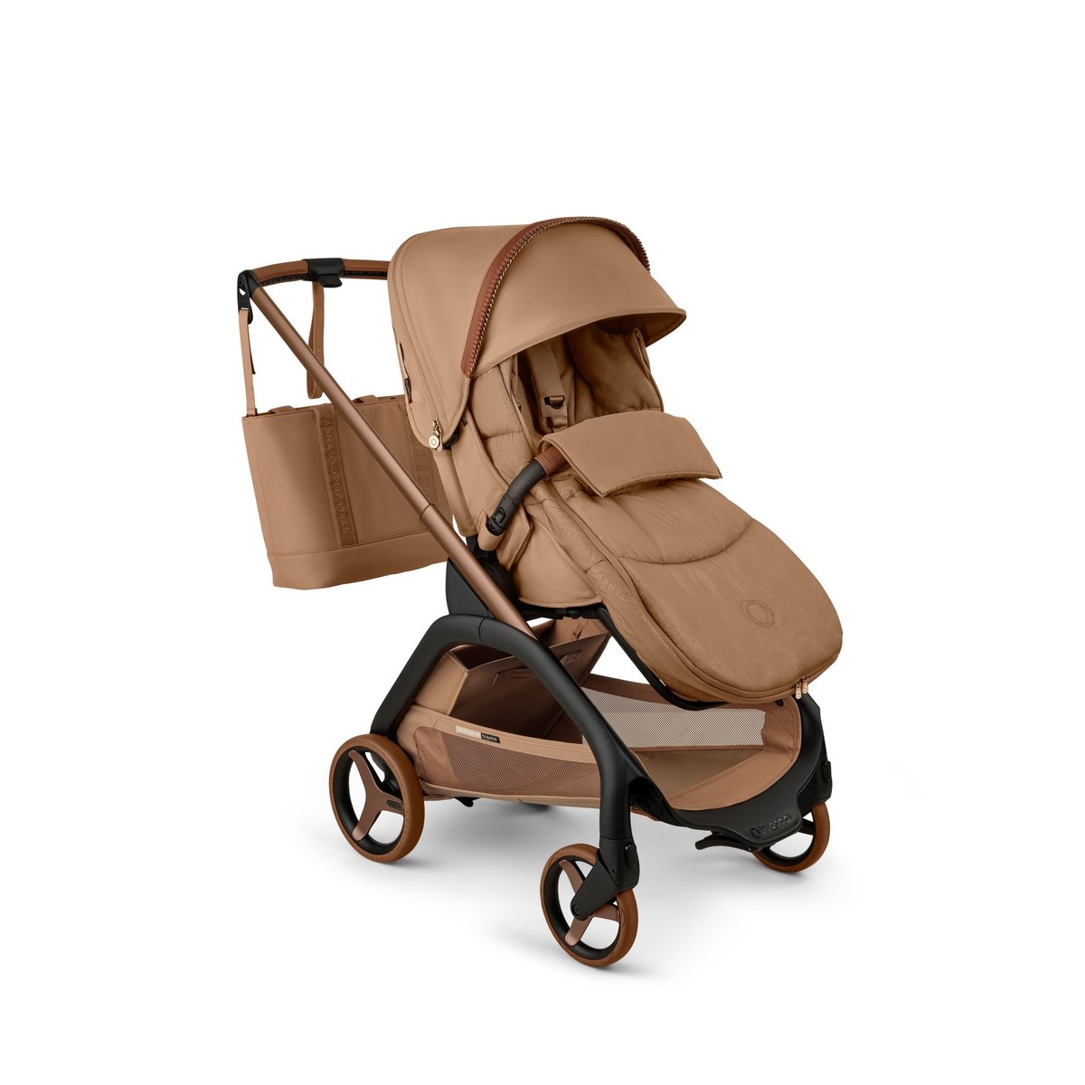 Saco de silla y bolso tote Stella McCartney montados en el Bugaboo Dragonfly Plus