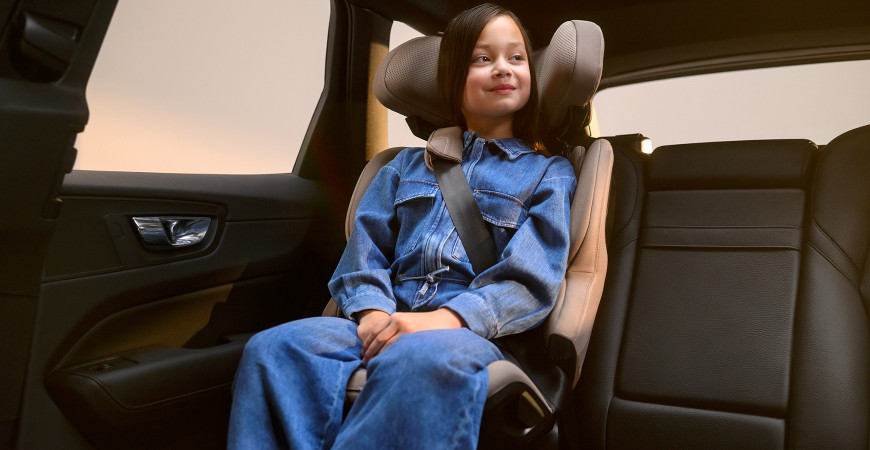 ¿Hasta qué edad y altura va un niño en silla o alzador en el coche?